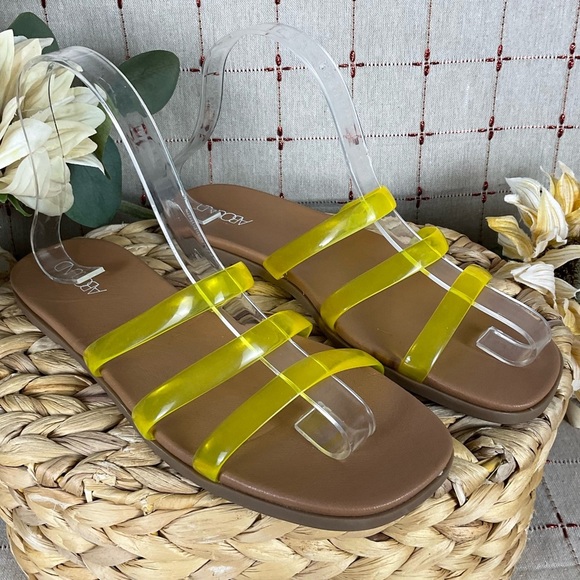 Abound “Sammira 2” Yellow Jelly Strap Sandals Cushioned Footbed Womens 6.5 NWOB - Picture 1 of 7